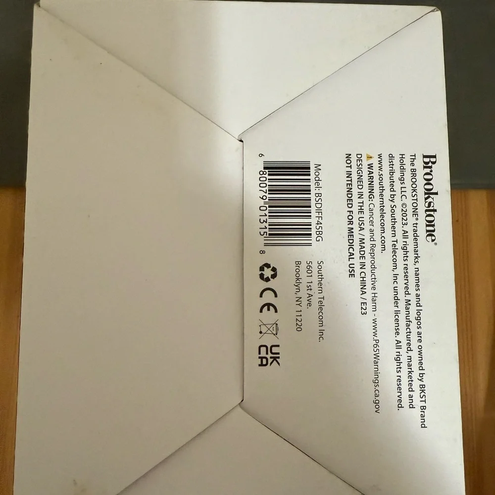 NIB Brookstone Cream Ultrasonic Aroma Diffuser Set